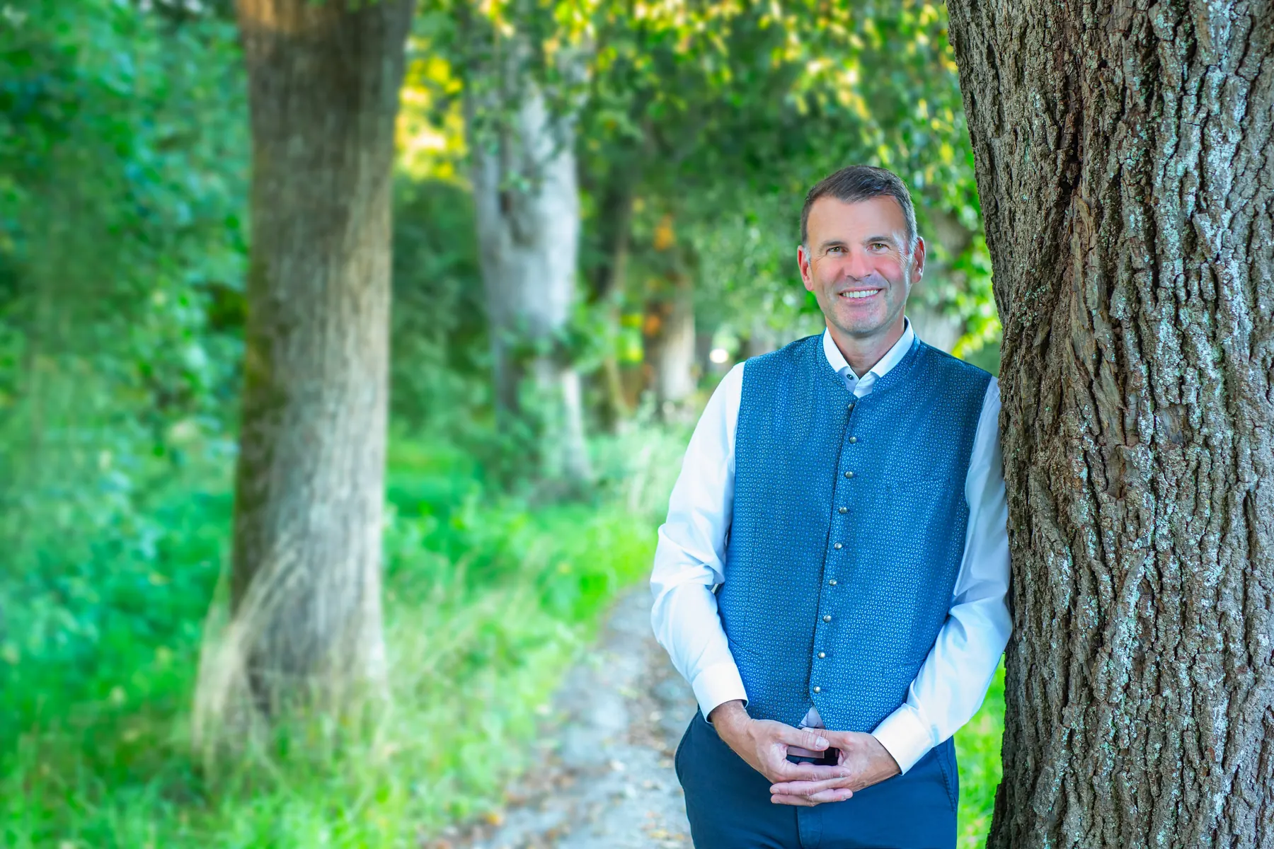 Bernd Stapfner in Tracht im Ostallgäu